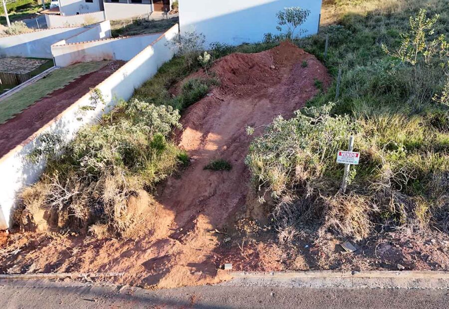 Terreno urbano no monte